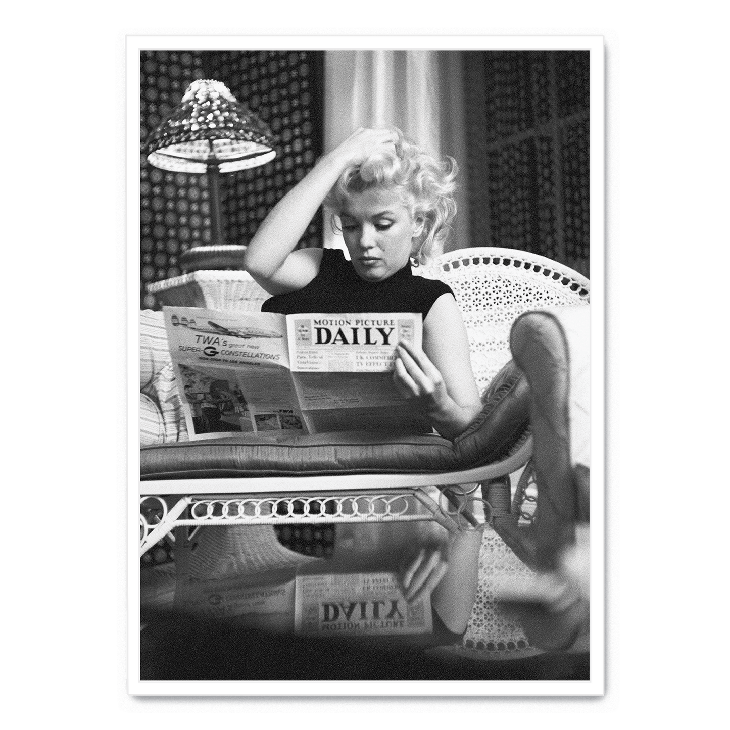Marilyn Monroe Reading