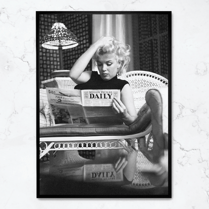 Marilyn Monroe Reading