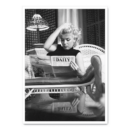 Marilyn Monroe Reading
